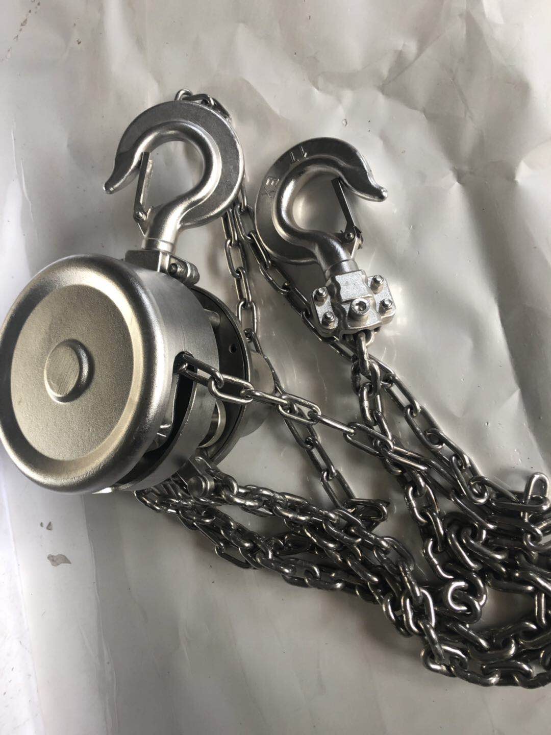 不銹鋼手拉葫蘆材質(zhì)是304嗎？化工食品污水處理廠用哪種手拉葫蘆？